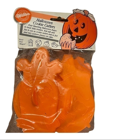 WILTON Halloween cookie cutter bundle - Picture 5 of 12